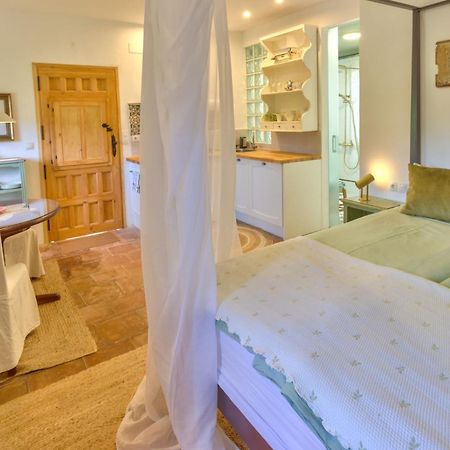 Bed and Breakfast Cortijo El Pino Retreat Альбуньюэлас Экстерьер фото