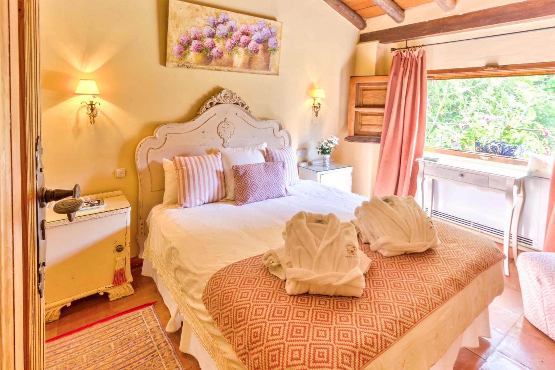 Bed and Breakfast Cortijo El Pino Retreat Альбуньюэлас Экстерьер фото
